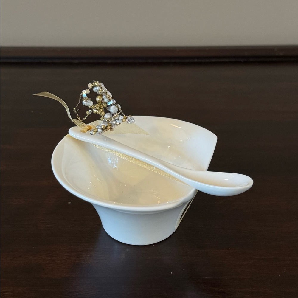 Verdici Design White Ceramic Bowl with Spoon